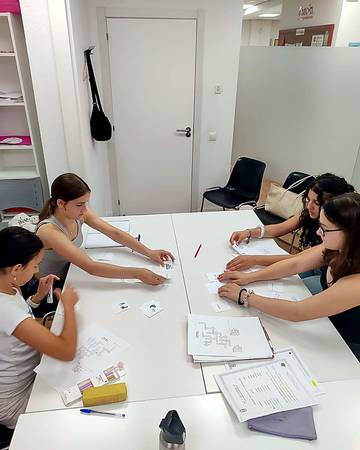 Kids doing a craft activity in Spanish class