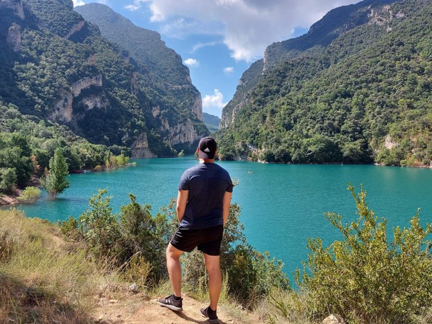 An ILA student looking over the Mont Rebei gorge