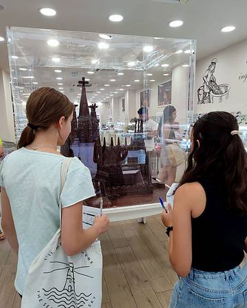 Students on a museum visit during summer camp