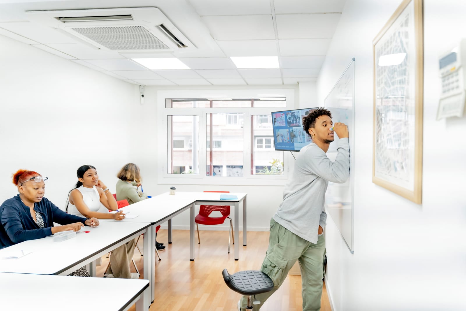 Un cours d'espagnol dans la salle Amaya